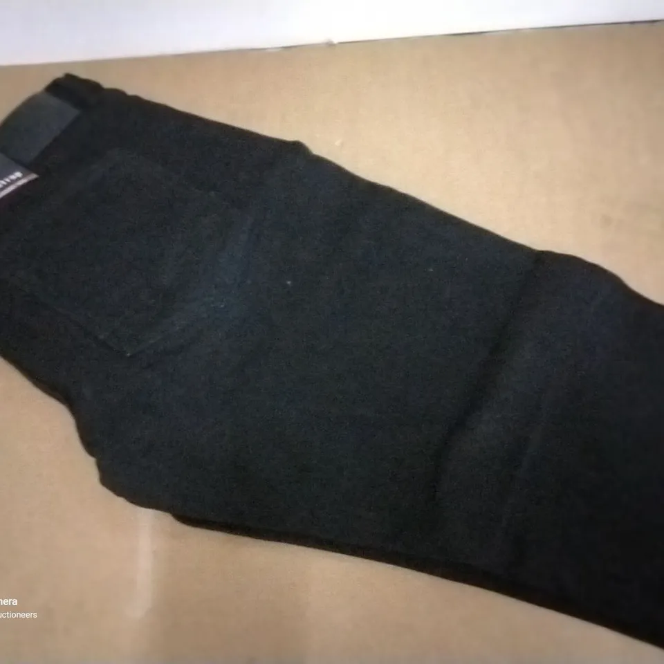 PAIR MANS FIRETRAP BLACK JEANS W38 L32
