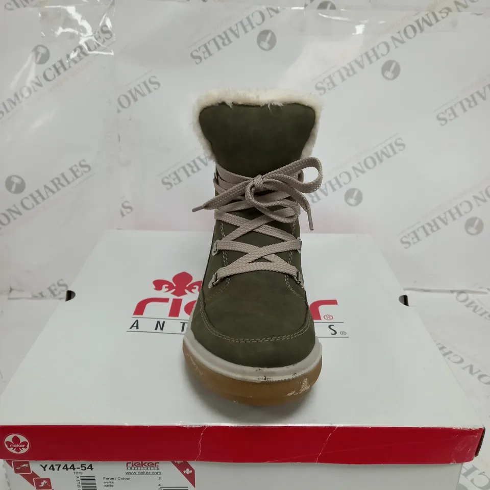 BOXED PAIR OF RIEKER WATER RESISTANT WARM LINED HIKING LACE UP BOOTS, KHAKI - SIZE 6.5