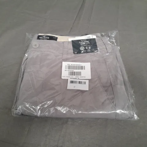 SEALED HOLLISTER FLAT FRONT SHORTS 9  IN LIGHT GREY - W32