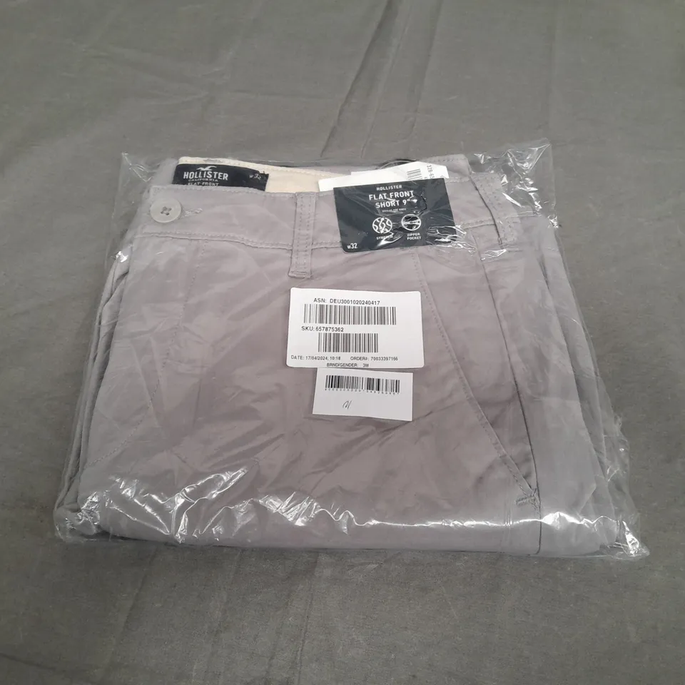 SEALED HOLLISTER FLAT FRONT SHORTS 9  IN LIGHT GREY - W32