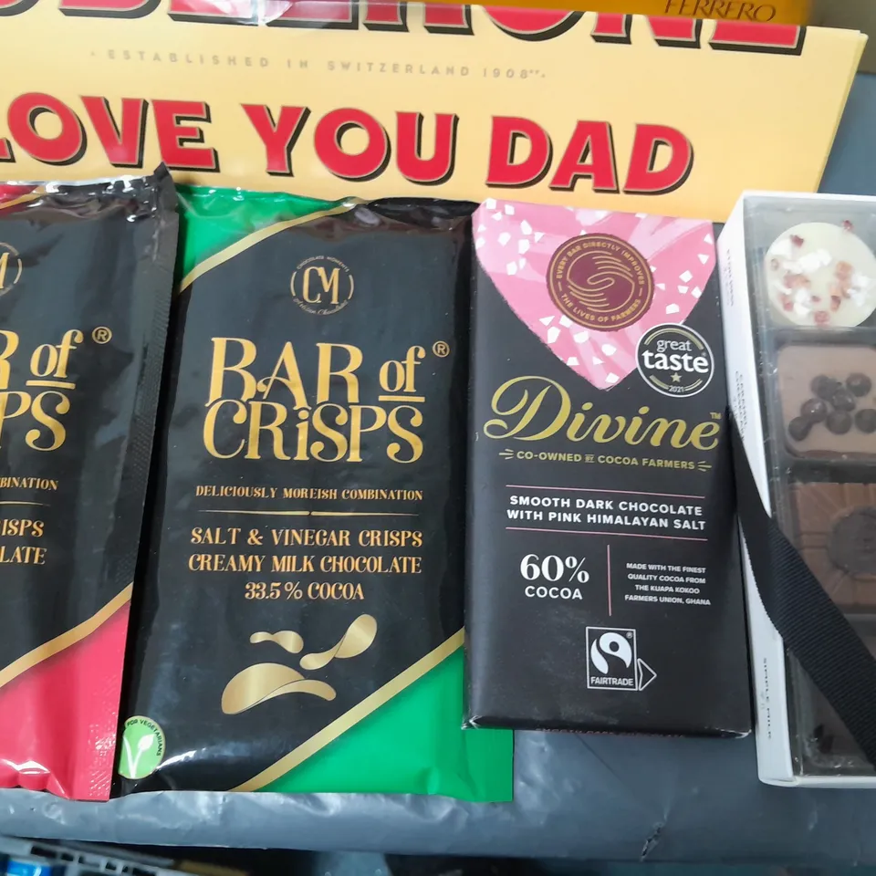 LOT OF 15 ASSORTED FOOD ITEMS TO INCLUDE CHOCOLATE BARS, RHEAL SUPERFOOD BLEND AND CANDY KITTENS 