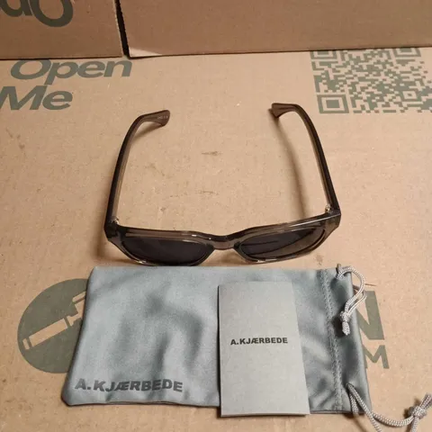 A. KJÆRBEDE SUNGLASSES – DANISH DESIGN BROR TRANSPARENT GREY ONE SIZE