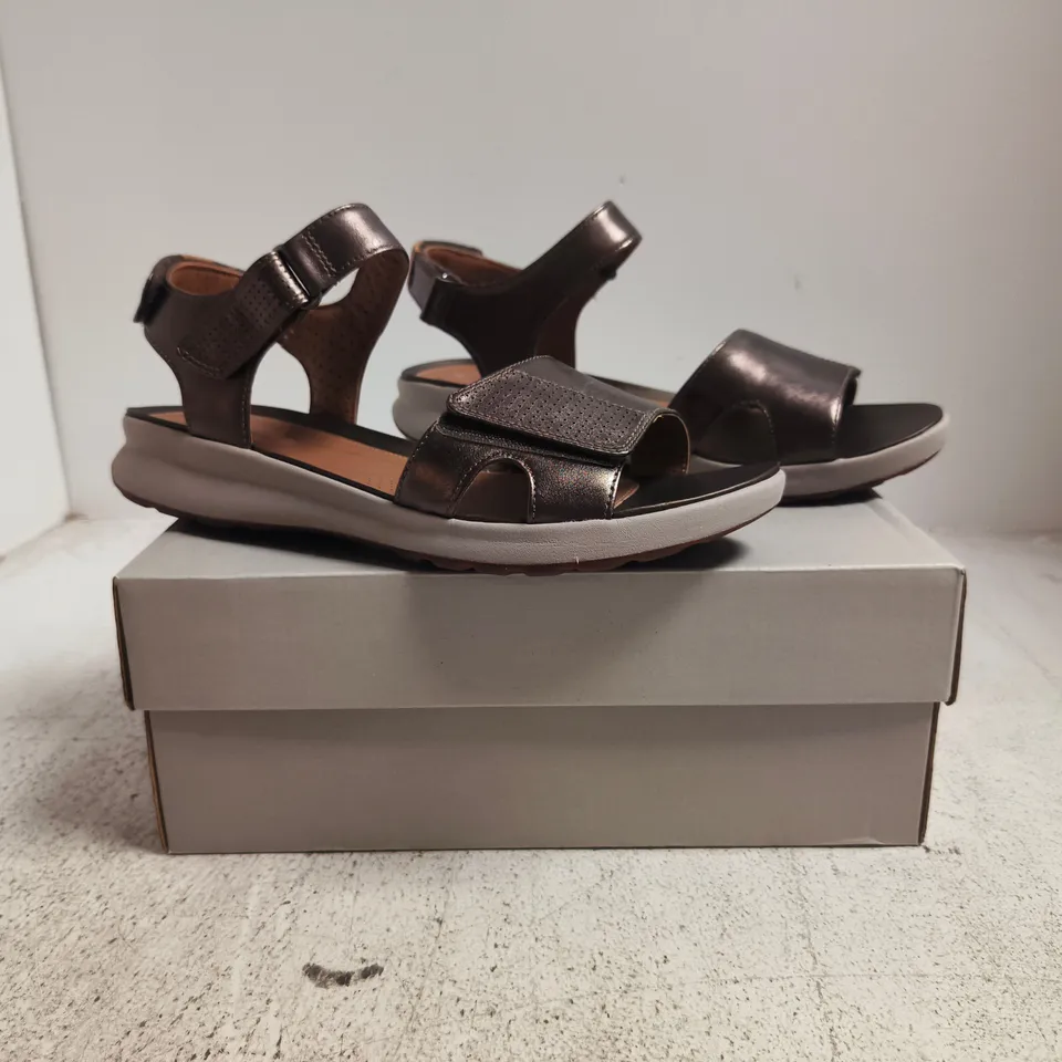 BOXED PAIR OF UNSTRUCTURED BY CLARKS UN ADORN CALM OPEN TOE SANDALS IN METALLIC BRONZE SIZE UK 6