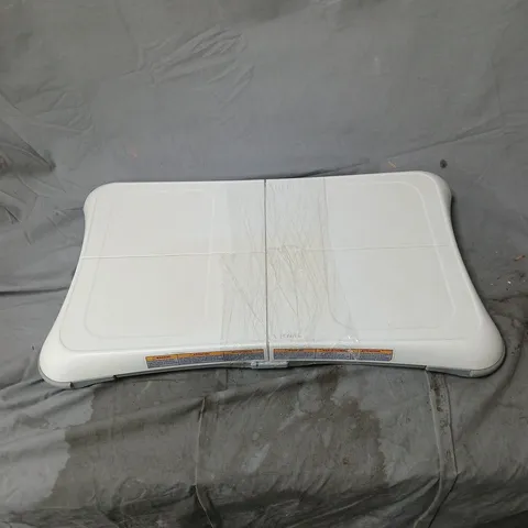 NINTENDO WII BALANCE BOARD – WHITE. 