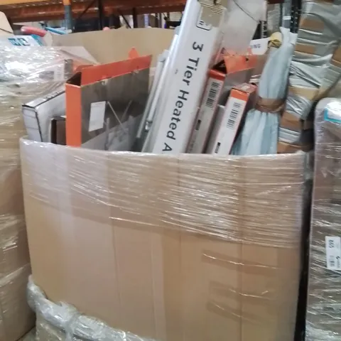 PALLET CONTAINING A LARGE QUANTITY OF HEATED CLOTHES AIRERS