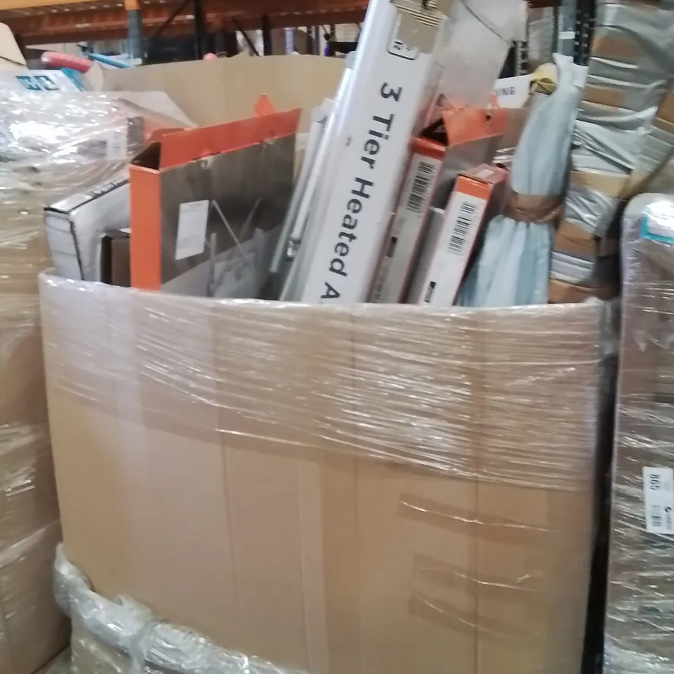 PALLET CONTAINING A LARGE QUANTITY OF HEATED CLOTHES AIRERS