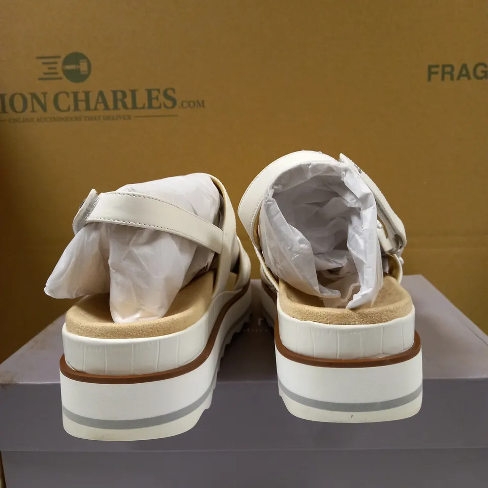 VIONIC PHOE BELLA - WHITE SIZE 6.5