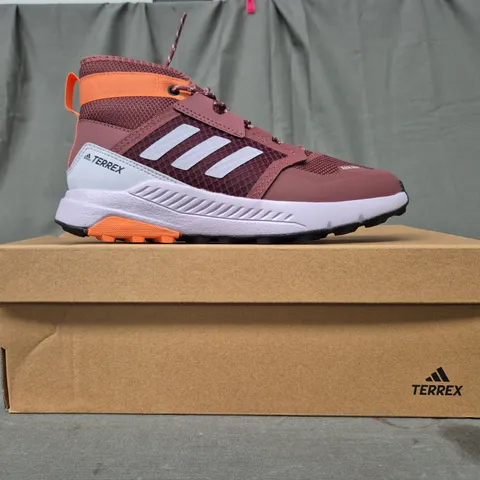 BOXED PAIR OF ADIDAS TERREX TRAILMAKER MID SHOES IN BERRY/ORANGE UK SIZE 2.5