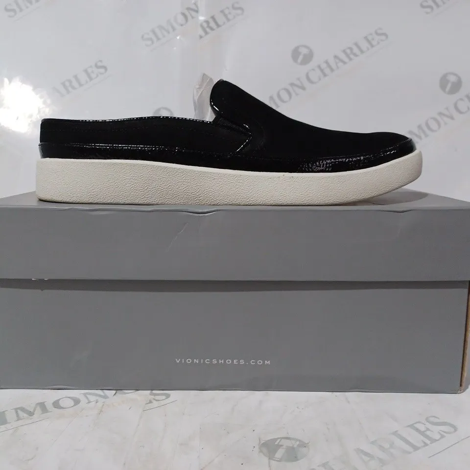 BOXED VIONIC EFFORTLESS TRAINERS IN BLACK SIZE 5.5