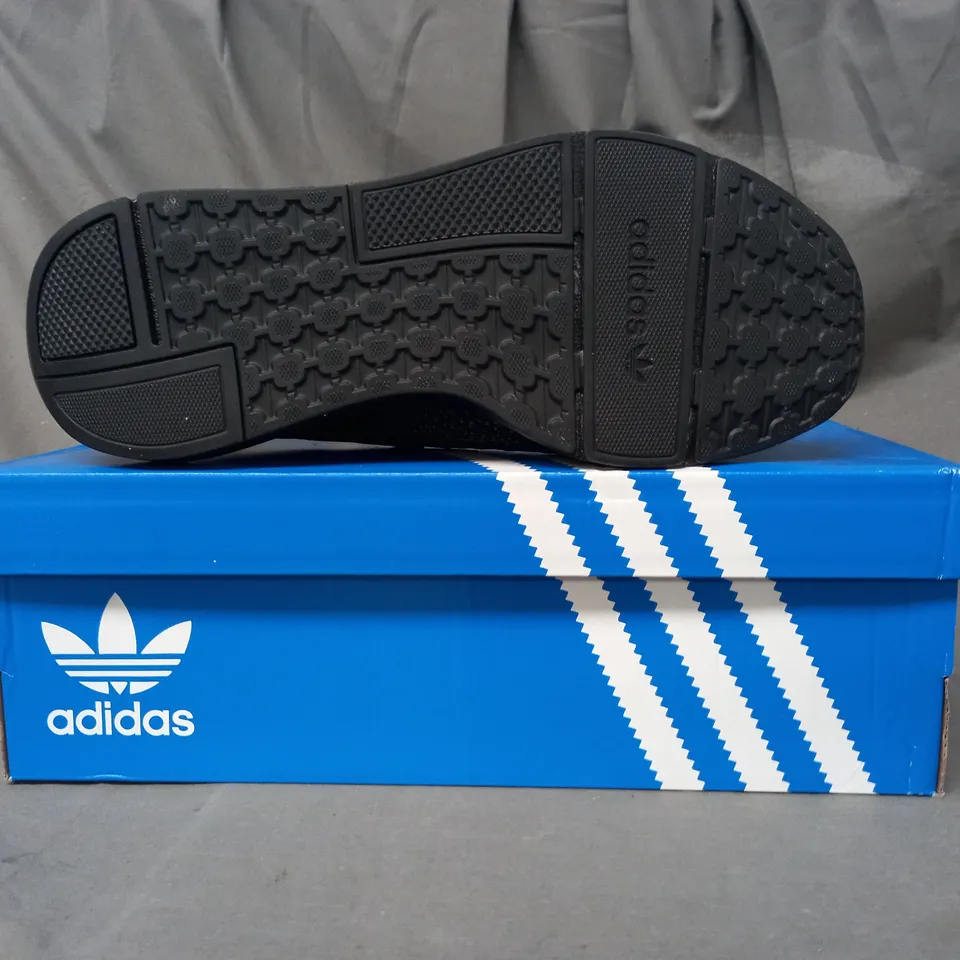 BOXED PAIR OF ADIDAS SWIFT RUN 22 SHOES IN BLACK UK SIZE 10