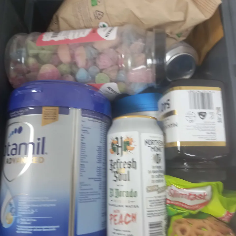 BOX OF APPROXIMATELY 10 ASSORTED ITEMS TO INCLUDE SPARKLING WATER, MANUKA HONEY, SWEET MIX ETC