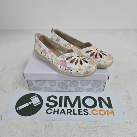SHOE TREE COMFORT PALMA FLORAL MIX SLIP-ON SHOES β UK SIZE 6
