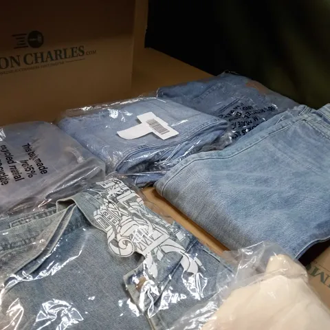 BOX OF APPROX 10 ASSORTED JEANS/DENIM ITEMS VARYING IN SIZE/COLOUR/STYLE