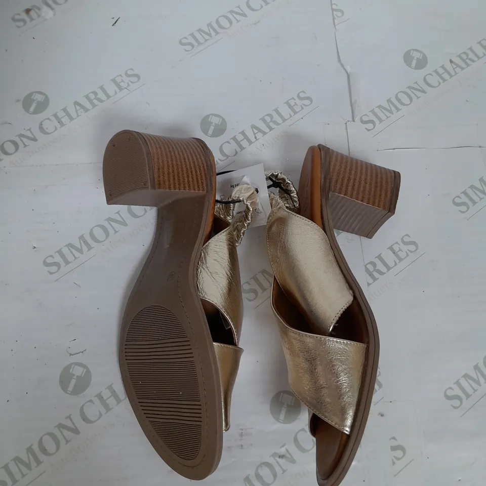 MODA IN PELLE LASSANDRA SANDAL IN GOLD SIZE 7