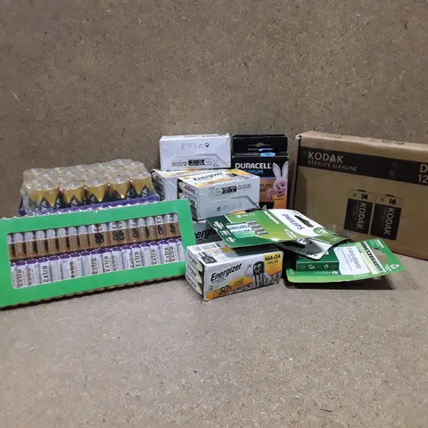 LOT CONTAINING 10 ASSORTED BATTERIES IN SIZES AA AAA AND D ECT