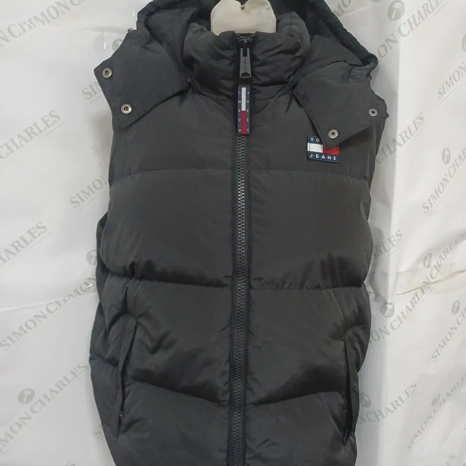 TOMMY HILFIGER JEANS PUFFED GILET IN BLACK SIZE 10