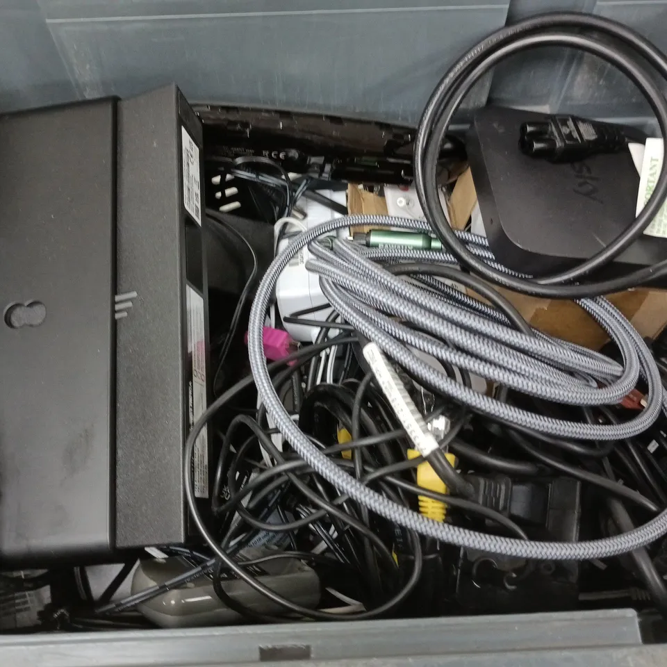 APPROXIMATELY 12 ASSORTED HOUSEHOLD ITEMS TO INCLUDE ROUTERS, CABLES, ETC