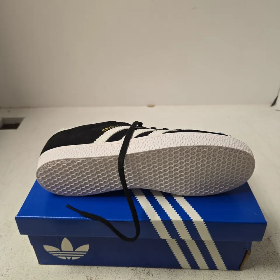 ADIDAS GAZELLE J TRAINERS – BLACK SUEDE WITH WHITE STRIPES, UK 5.5