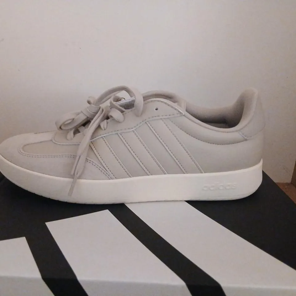 ADIDAS SNEAKERS – LIGHT GREY/WHITE, UK 10.5 (US 11)