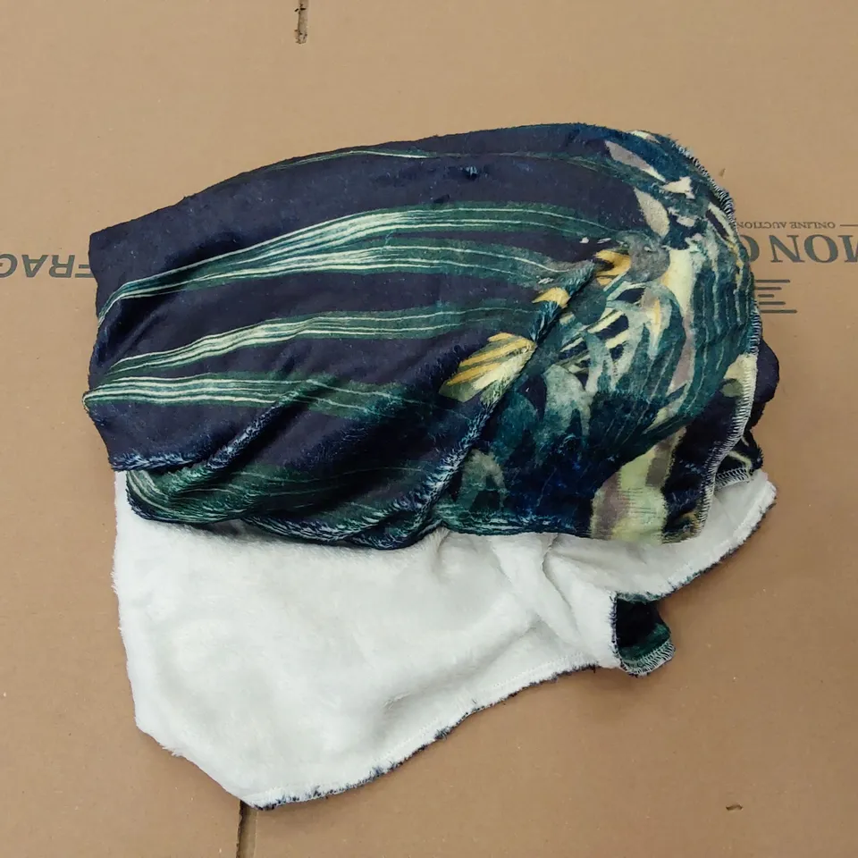 BAGGED ROMIG THROW BLANKET (1 ITEM)