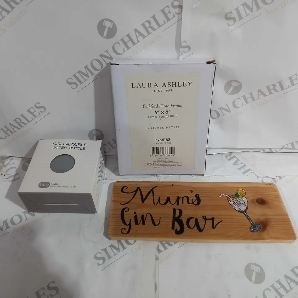 APPROX 15 HOUSEHOLD ITEMS TO INCLUDE BAR DECOR, PHOTO FRAME, COLLAPSIBLE WATER BOTTLE