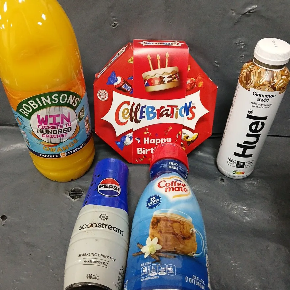 APPROXIMATELY 8 ASSORTED FOOD/DRINK PRODUCTS TO INCLUDE ROBINSONS FRUIT JUICE, CELEBRATIONS CHOCOLATES, HUEL DRINKS ETC 