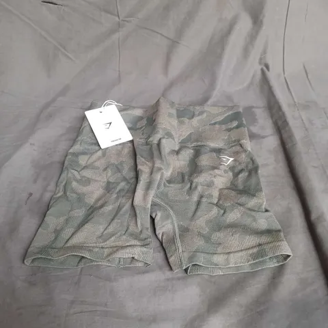 GYMSHARK ADAPT CAMO SEAMLESS SHORTS IN GREEN CAMO SIZE S