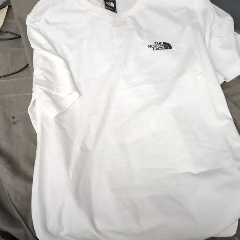 THE NORTH FACE MEN'S WHITE T-SHIRT – LOGO CHEST, SIZE L,