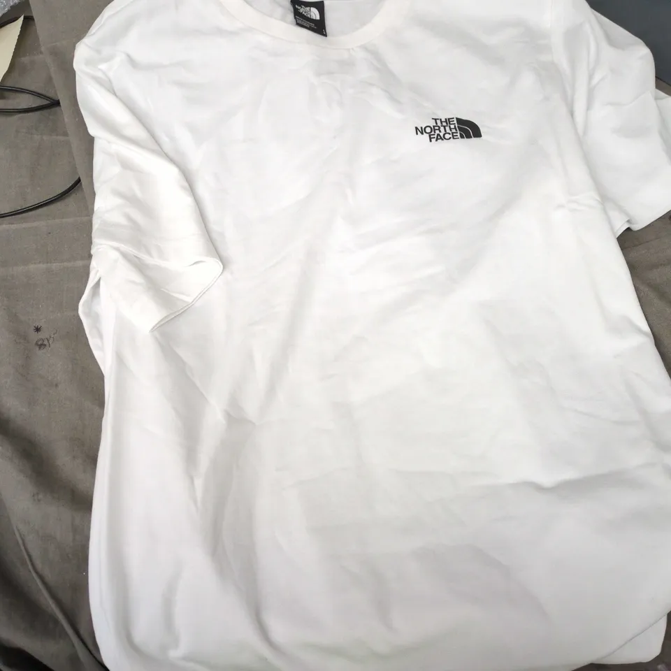 THE NORTH FACE MEN'S WHITE T-SHIRT – LOGO CHEST, SIZE L,