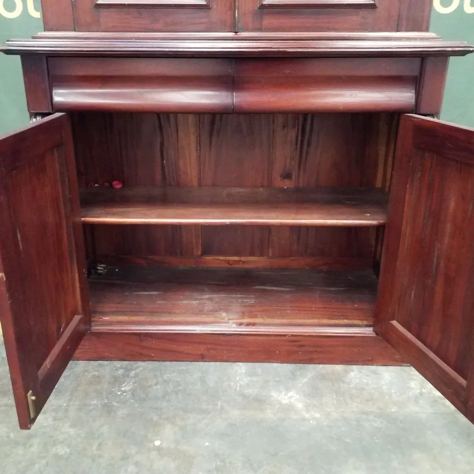 VICTORIAN MAHOGANY VENEER PART GLAZED LOCKABLE BOOKCASE WITH CUPBOARD