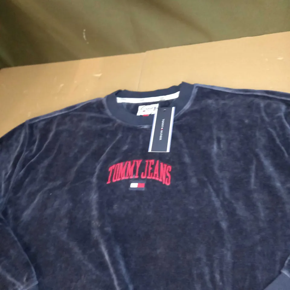 TOMMY HILFIGER LOGO SWEATSHIRT SIZE L