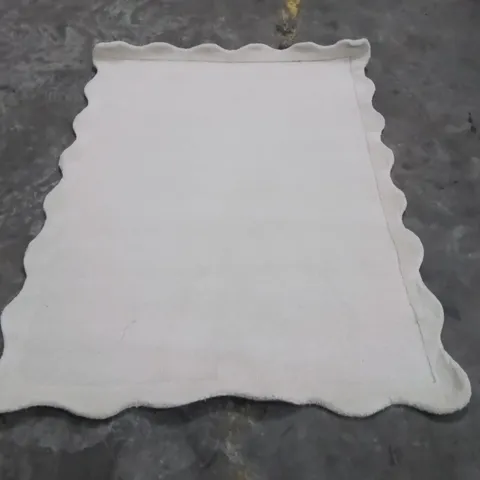 QUALITY DESIGNER AREA RUG - APPROXIMATELY 170X120