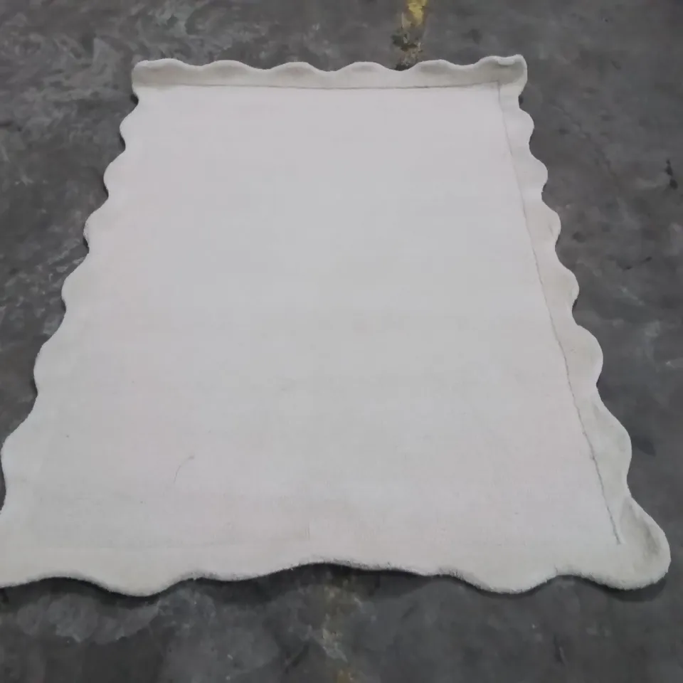 QUALITY DESIGNER AREA RUG - APPROXIMATELY 170X120