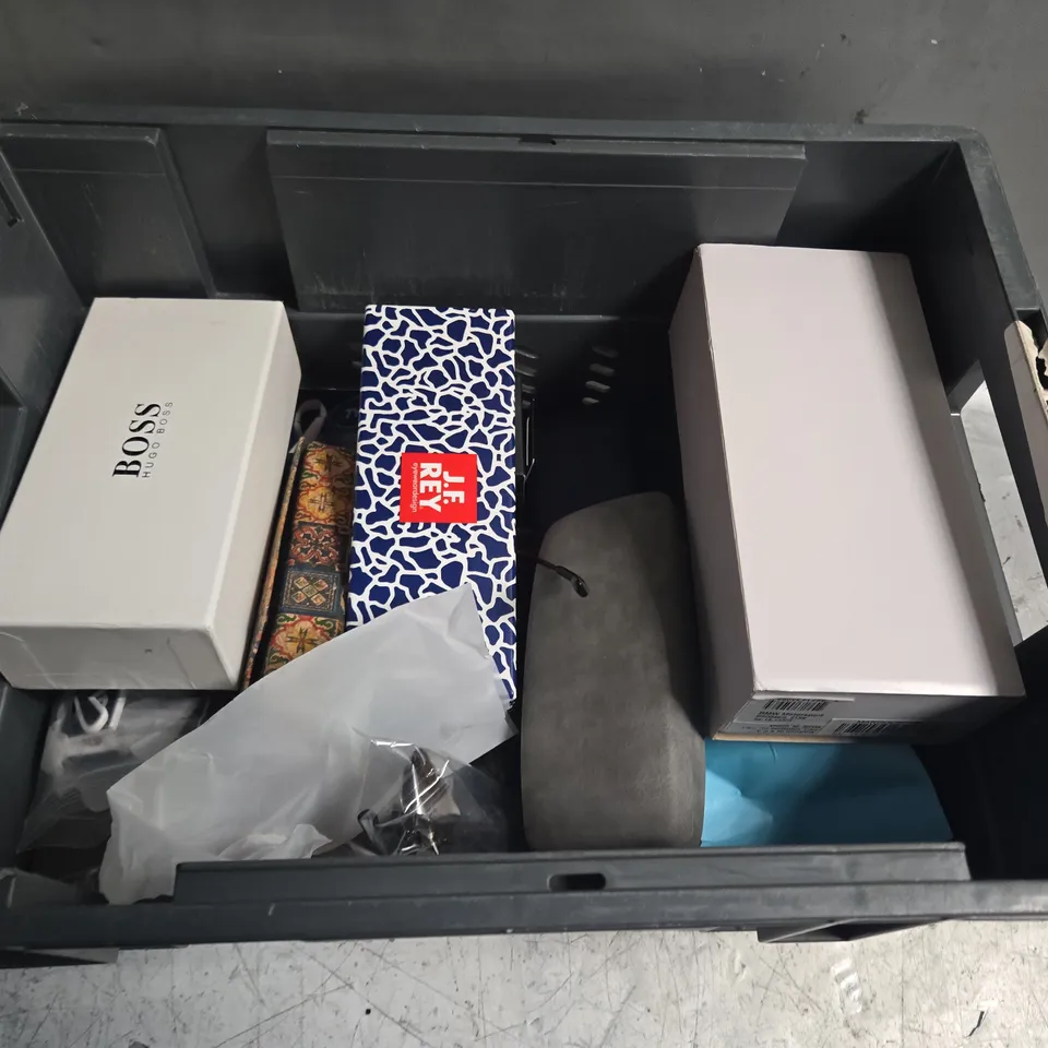 APPROXIMATELY 10 ASSORTED GLASSES/SUNGLASSES IN VARIOUS DESIGNS 