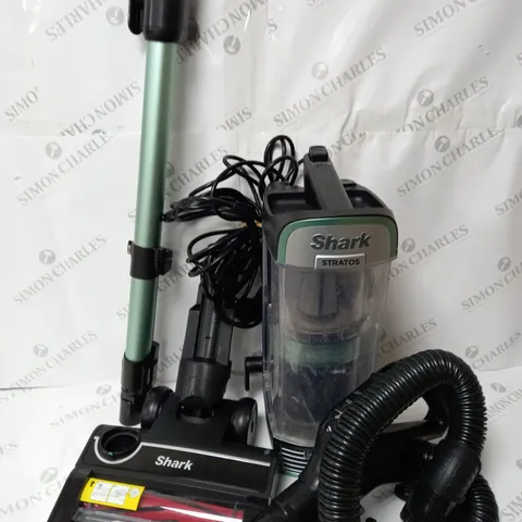 BOXED SHARK STRATOS UPRIGHT VACUUM CLEANER WITH PET-TOOL & CAR KIT NZ860UK
