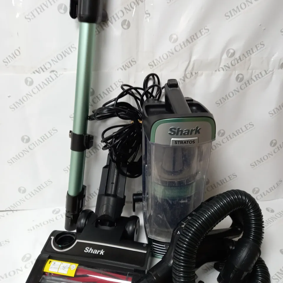 BOXED SHARK STRATOS UPRIGHT VACUUM CLEANER WITH PET-TOOL & CAR KIT NZ860UK