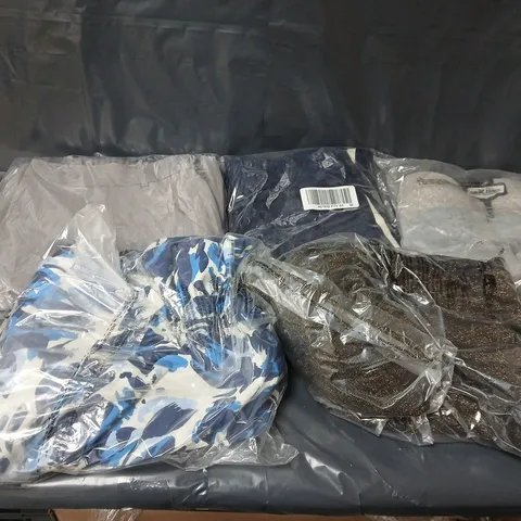 APPROXIMATELY 35 ASSORTED CLOTHING ITEMS IN VARIOUS STYLES, SIZES & COLOURS ATO INCLUDE DRESSES, TROUSERS, JUMPERS, ETC