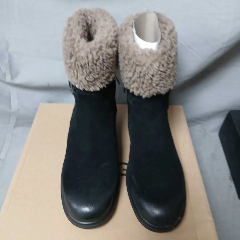 UGG HARRISON CUFF BOOT – BLACK LEATHER WITH TAN SHEARLING CUFF, UK SIZE 6 (WOMEN)