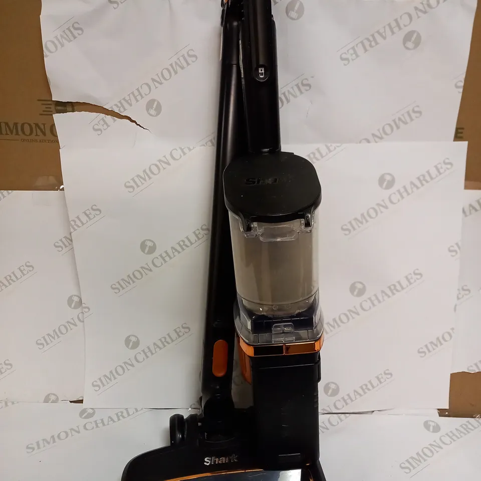 SHARK DUO CLEAN POWER FINS CORDLESS HOOVER