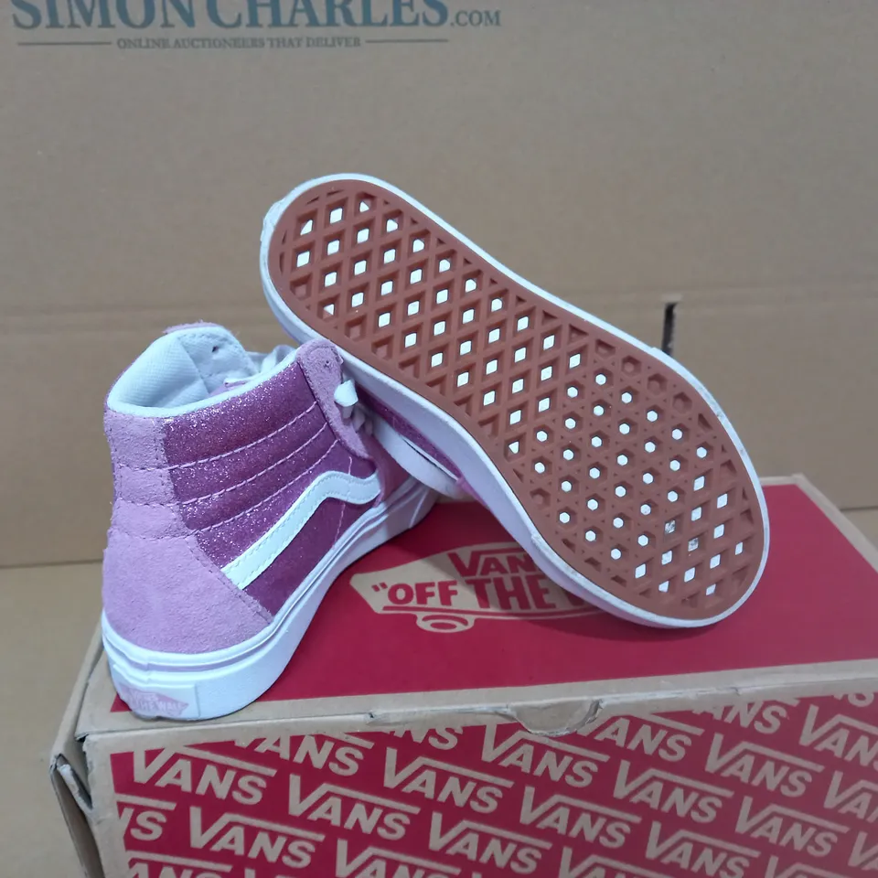 BOXED PAIR OF CHILDRENS SIZE 13 VANS PINK FOOTWEAR 