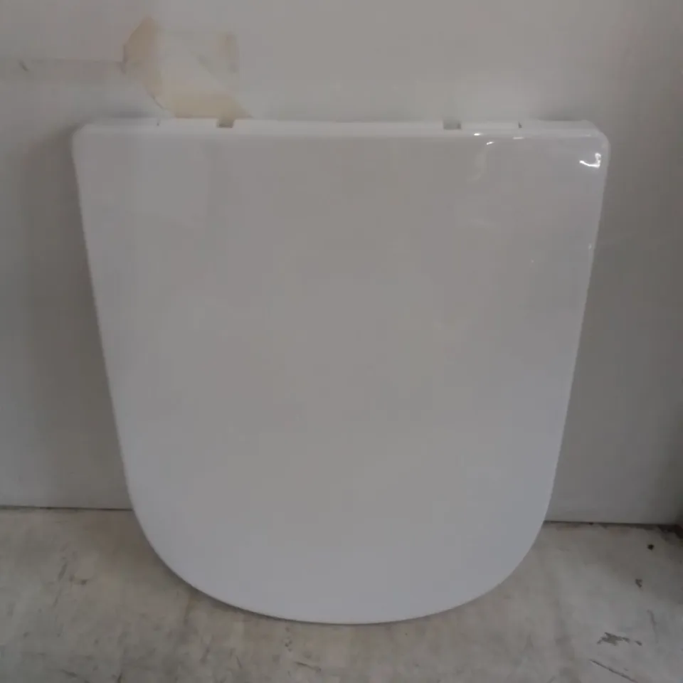 BOXED STUDIO SOFT CLOSE ELONGATED STANDARD TOILET SEAT (1 BOX)