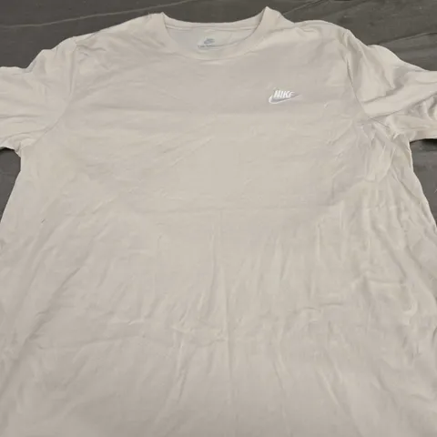 NIKE LOGO CASUAL TEE - SIZE LARGE