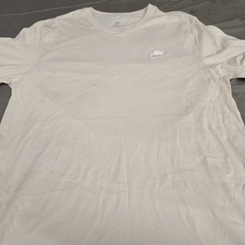 NIKE LOGO CASUAL TEE - SIZE LARGE