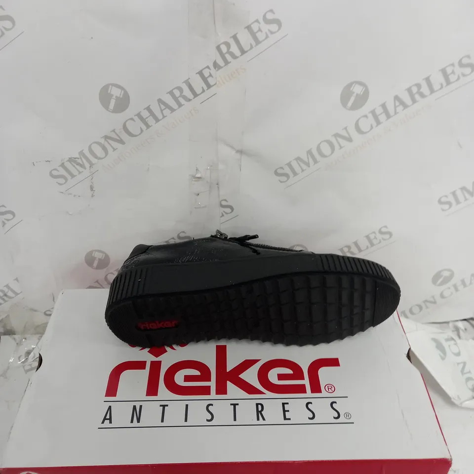 BOXED PAIR OF RIEKER TRAINERS WITH ZIP IN BLACK UK SIZE 3.5