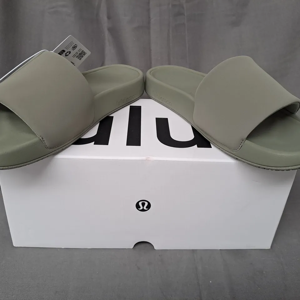 BOXED PAIR OF LULULEMON RESTFEEL SLIDERS IN OLIVE UK SIZE 5.5