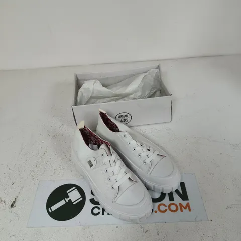 URBAN JACKS CHICAGO WHITE SNEAKERS – SIZE 7