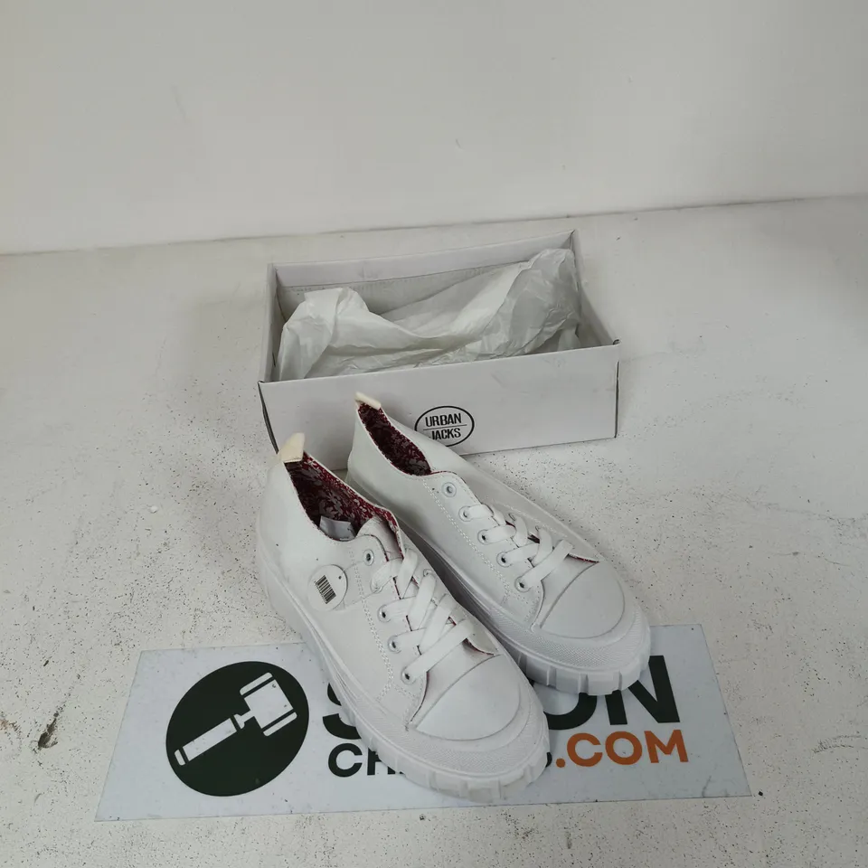 URBAN JACKS CHICAGO WHITE SNEAKERS – SIZE 7