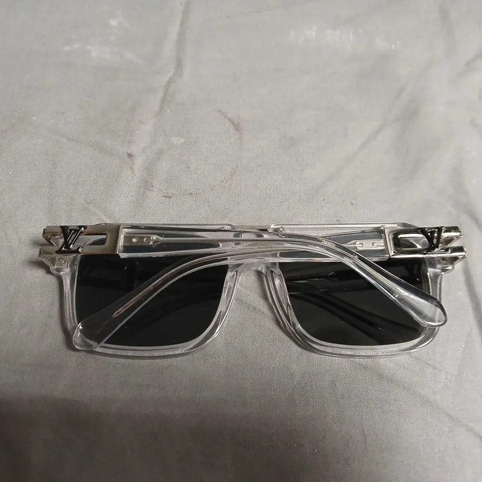 LOUIS VUITTON SUNGLASSES – WITH BOX AND CASE