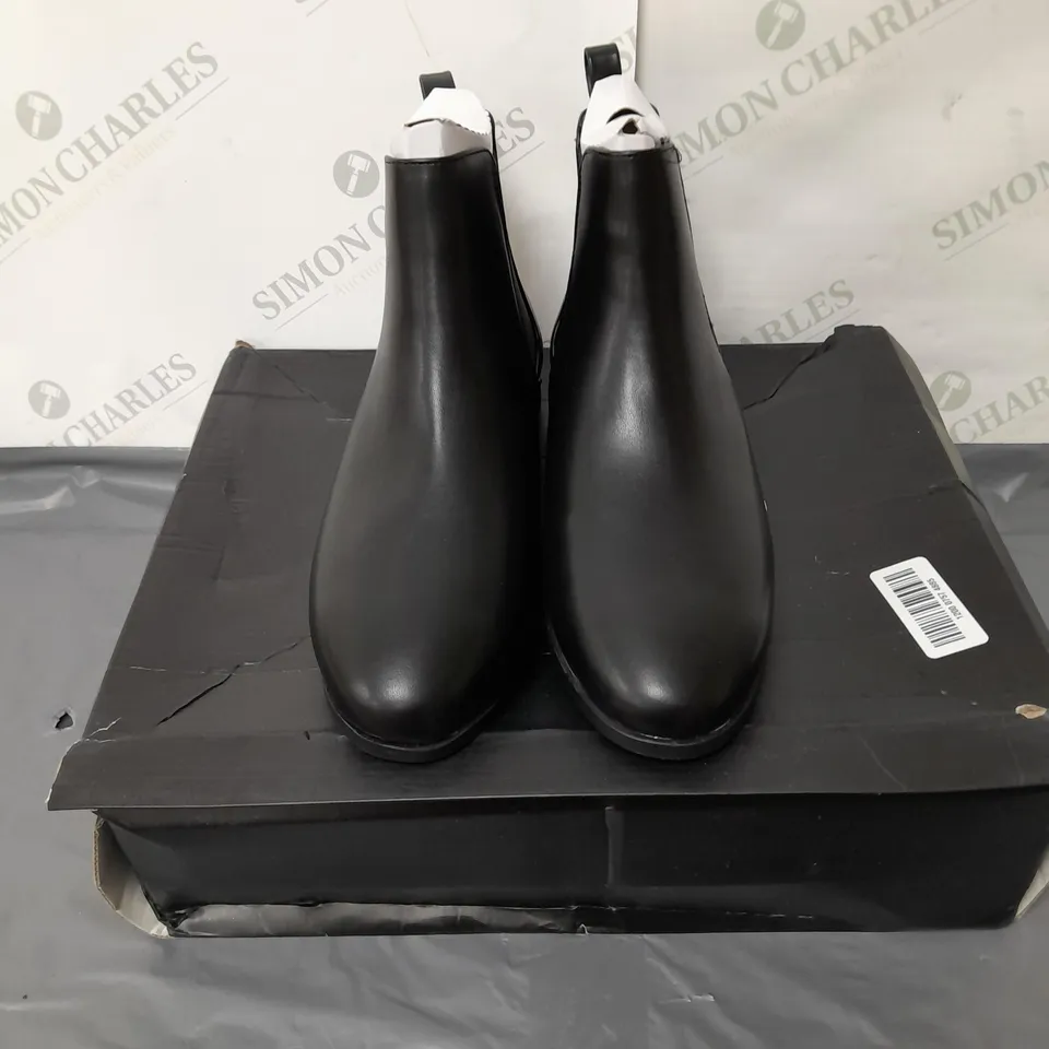 PRETTY LITTLE THING LADIES BLACK SLIP ON BOOTS SIZE 7