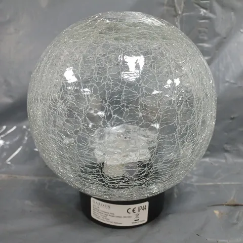 BOX OF APPROXIMATELY 10 ASSORTED HOUSEHOLD ITEMS TO INCLUDE DECORATIVE SPHERICAL LIGHT, ETC - COLLECTION ONLY